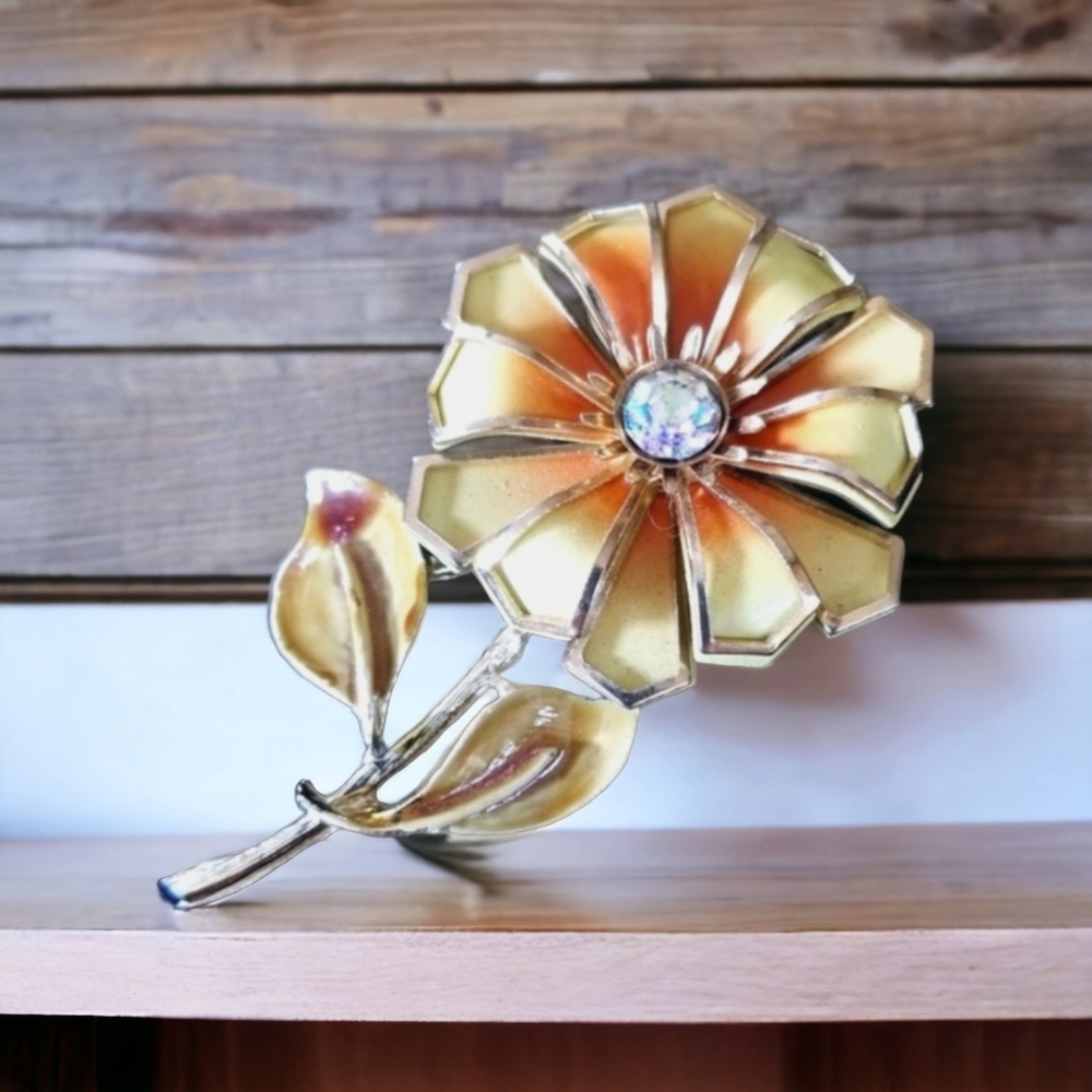 Vintage Mid Century Enamel Flower Brooch Pin - Picture 3 of 11